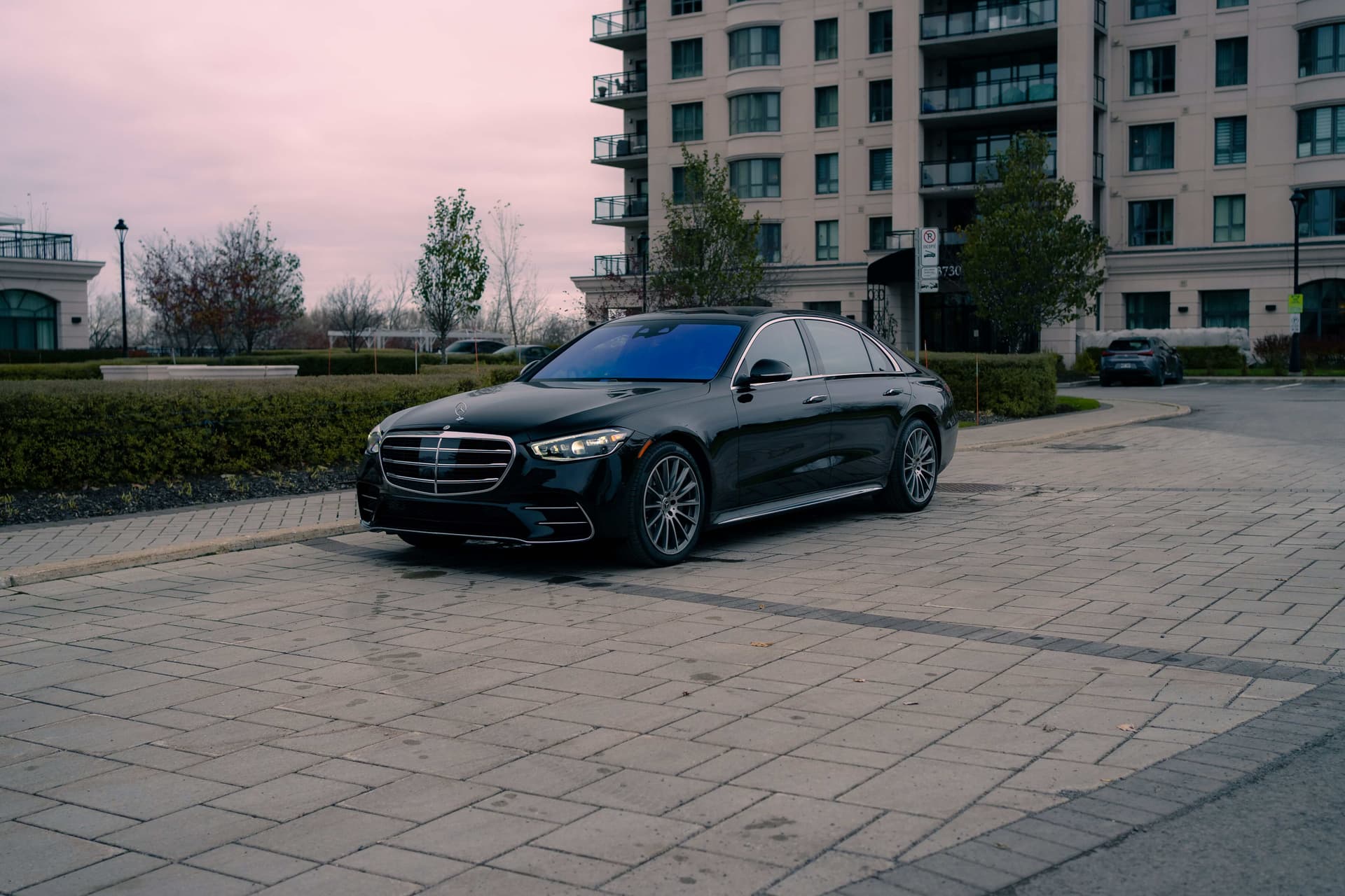 Black Mercedes-Benz S580 in dramatic golden studio light — photo 2