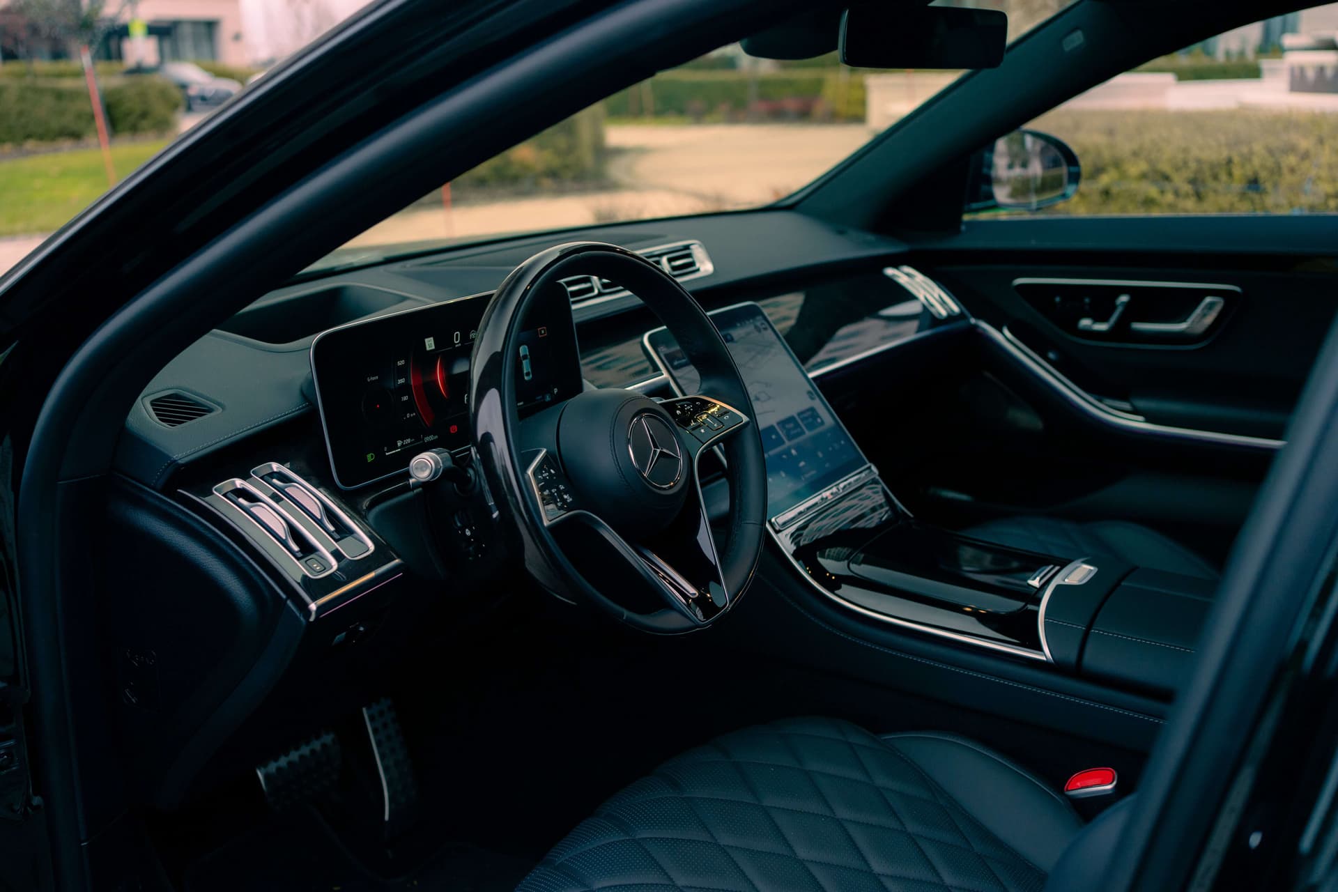 Black Mercedes-Benz S580 in dramatic golden studio light — photo 5